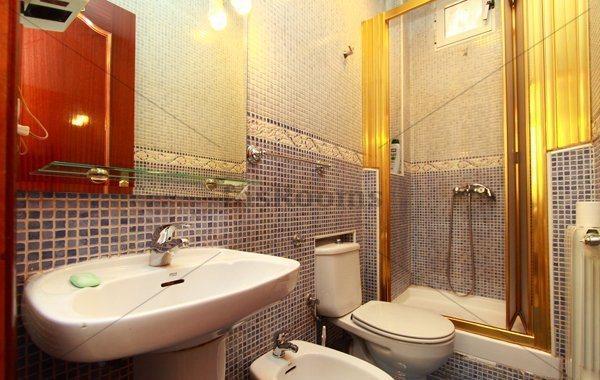 Hostal Rico Madrid Exteriör bild