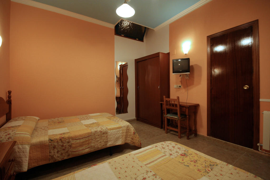 Hostal Rico Madrid Exteriör bild