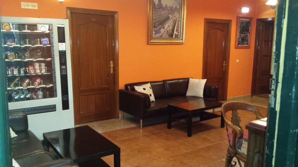 Hostal Rico Madrid Exteriör bild