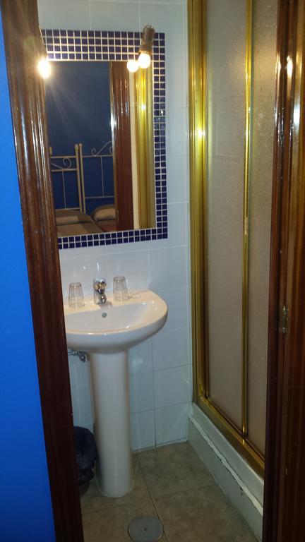Hostal Rico Madrid Exteriör bild