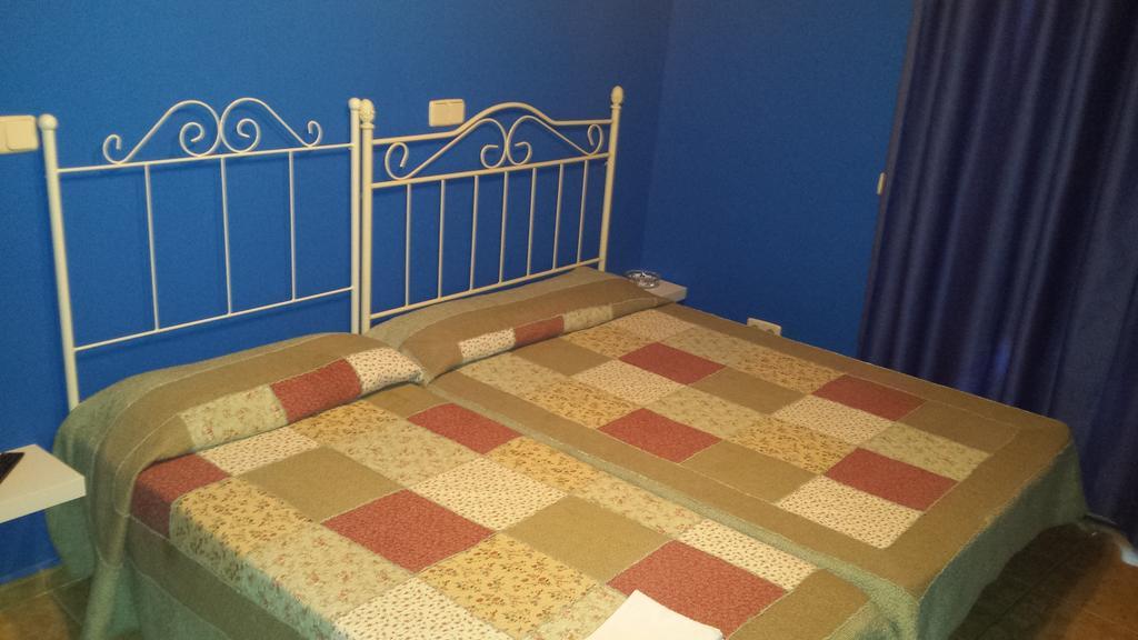 Hostal Rico Madrid Exteriör bild