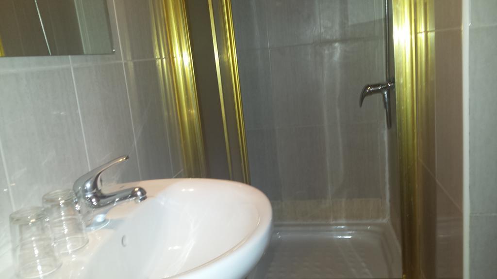 Hostal Rico Madrid Exteriör bild
